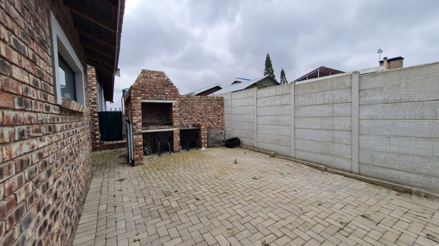 6 Bedroom Property for Sale in Dana Bay Western Cape